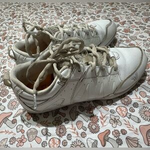 Varsity Charge Cheer Shoes - Size 5.5 - White - Pre-owned